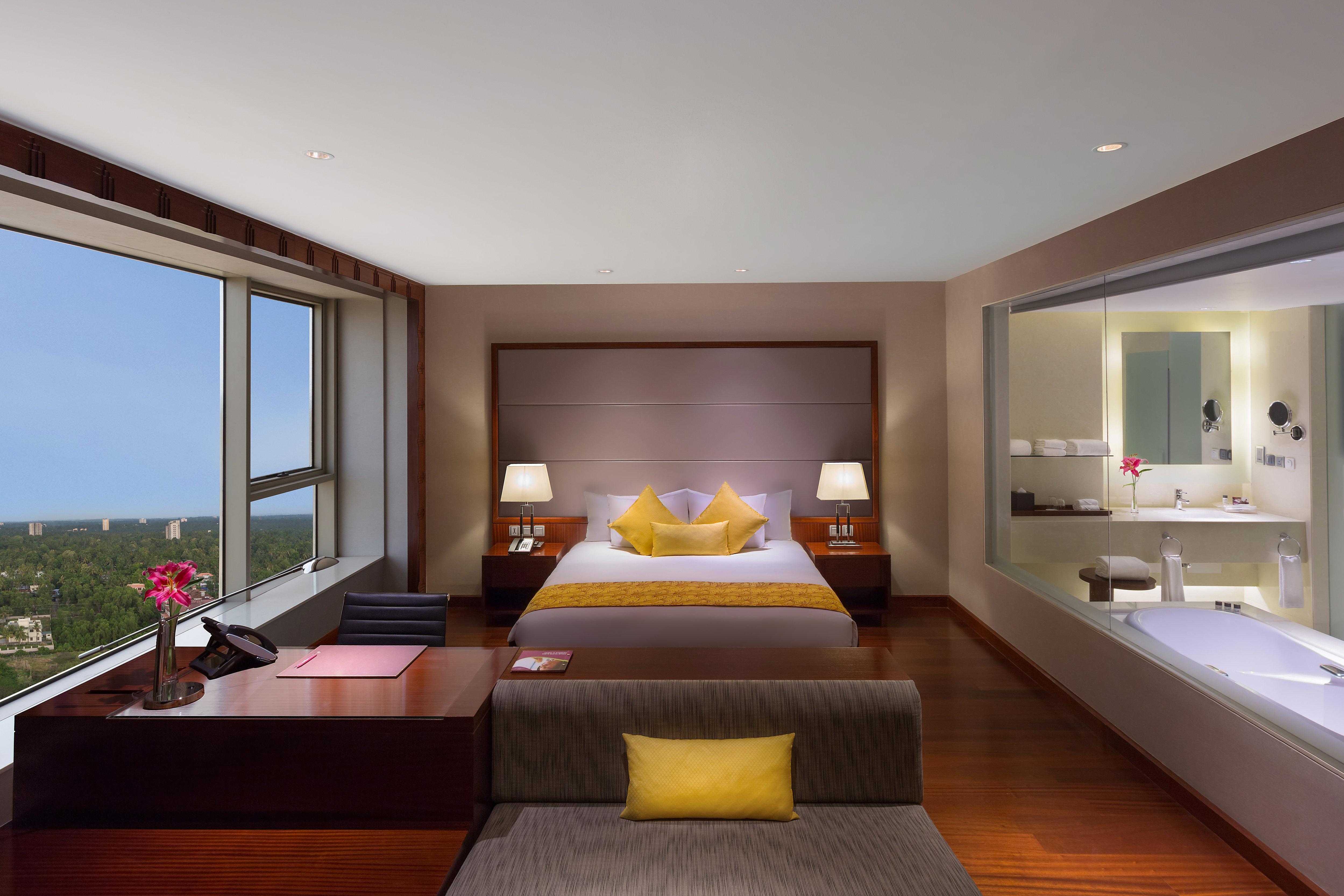 Crowne Plaza Kochi By Ihg Hotel Exterior photo Suite at the Taj Bengal