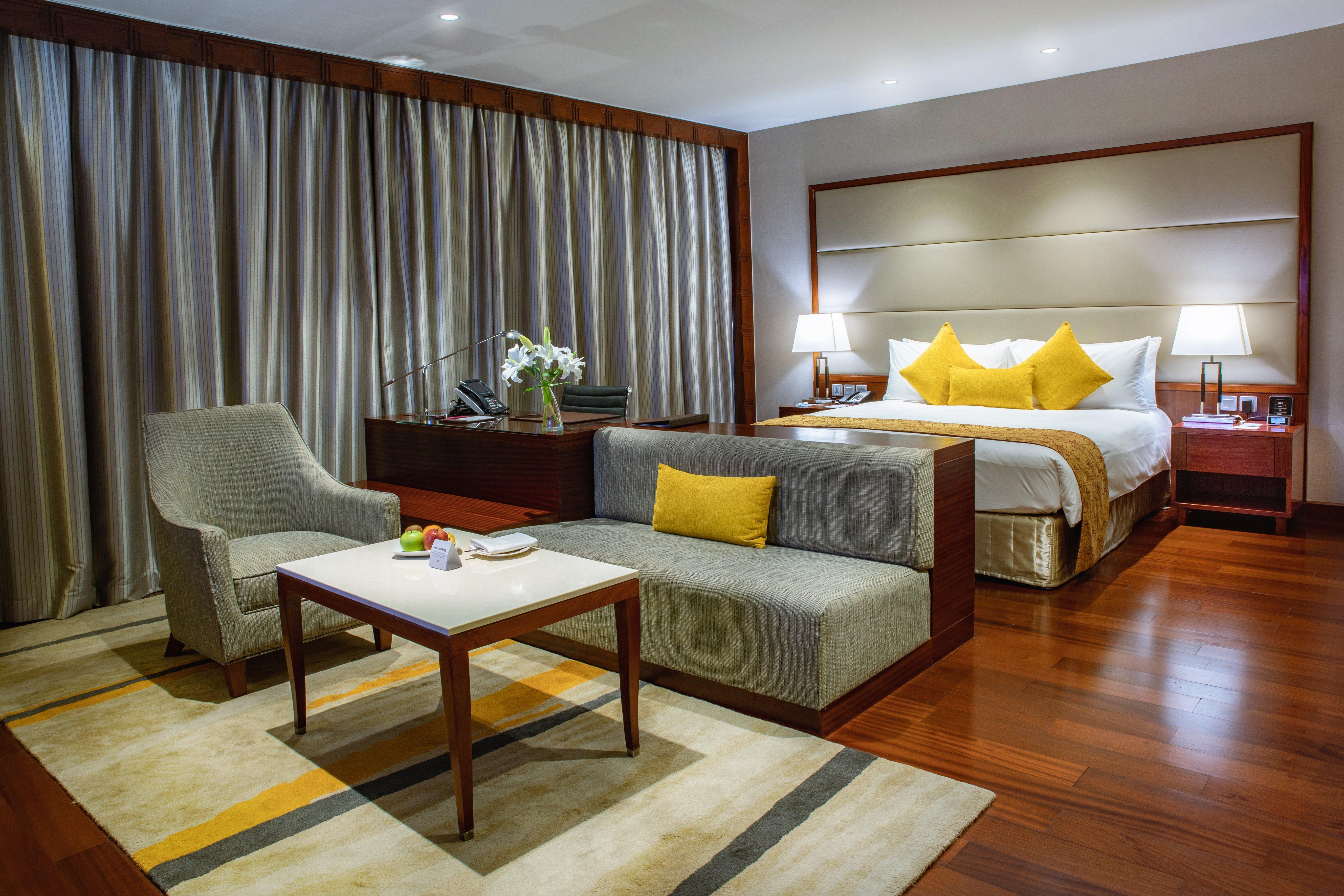 Crowne Plaza Kochi By Ihg Hotel Exterior photo A suite at the hotel