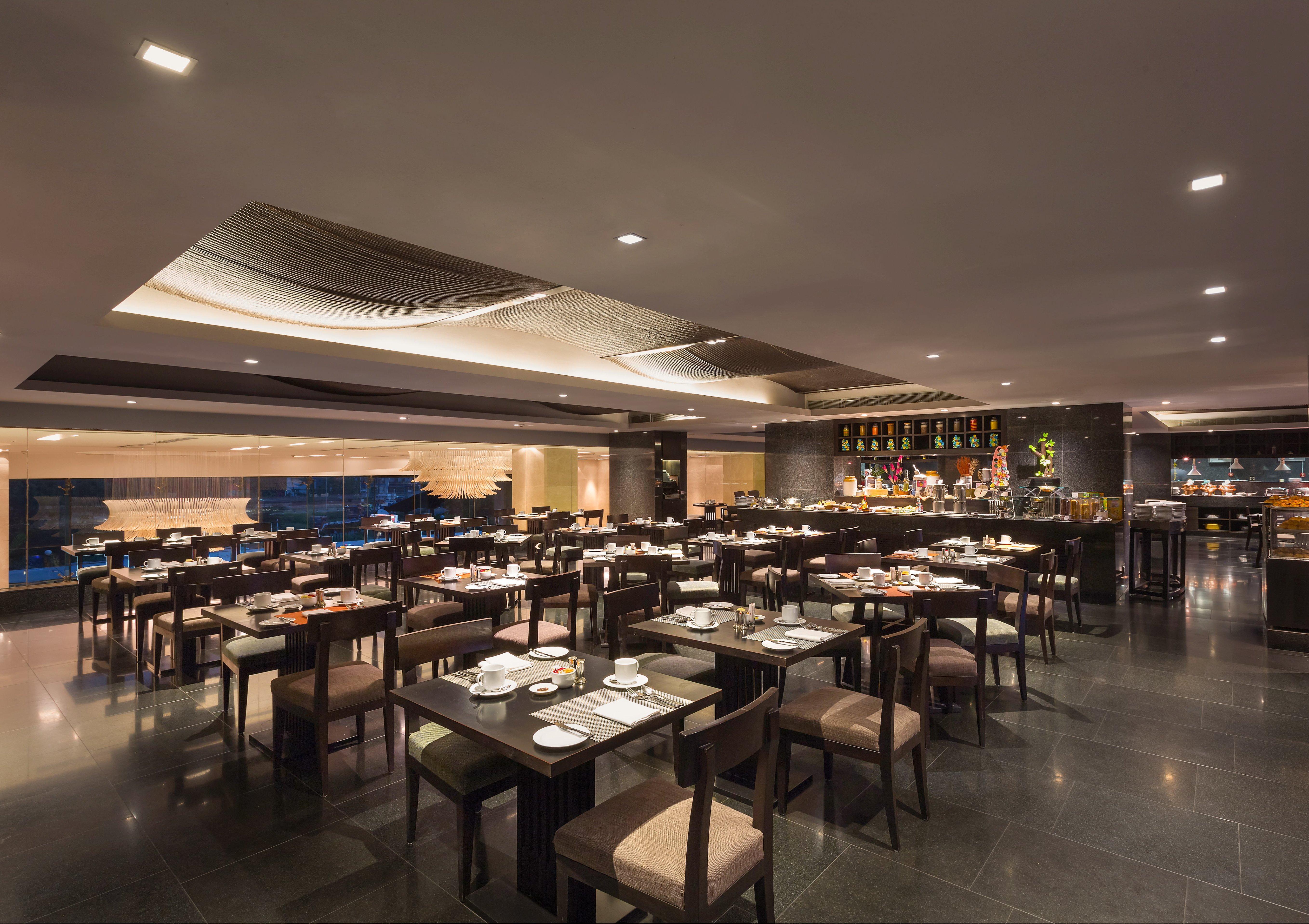Crowne Plaza Kochi By Ihg Hotel Exterior photo The interior of the restaurant