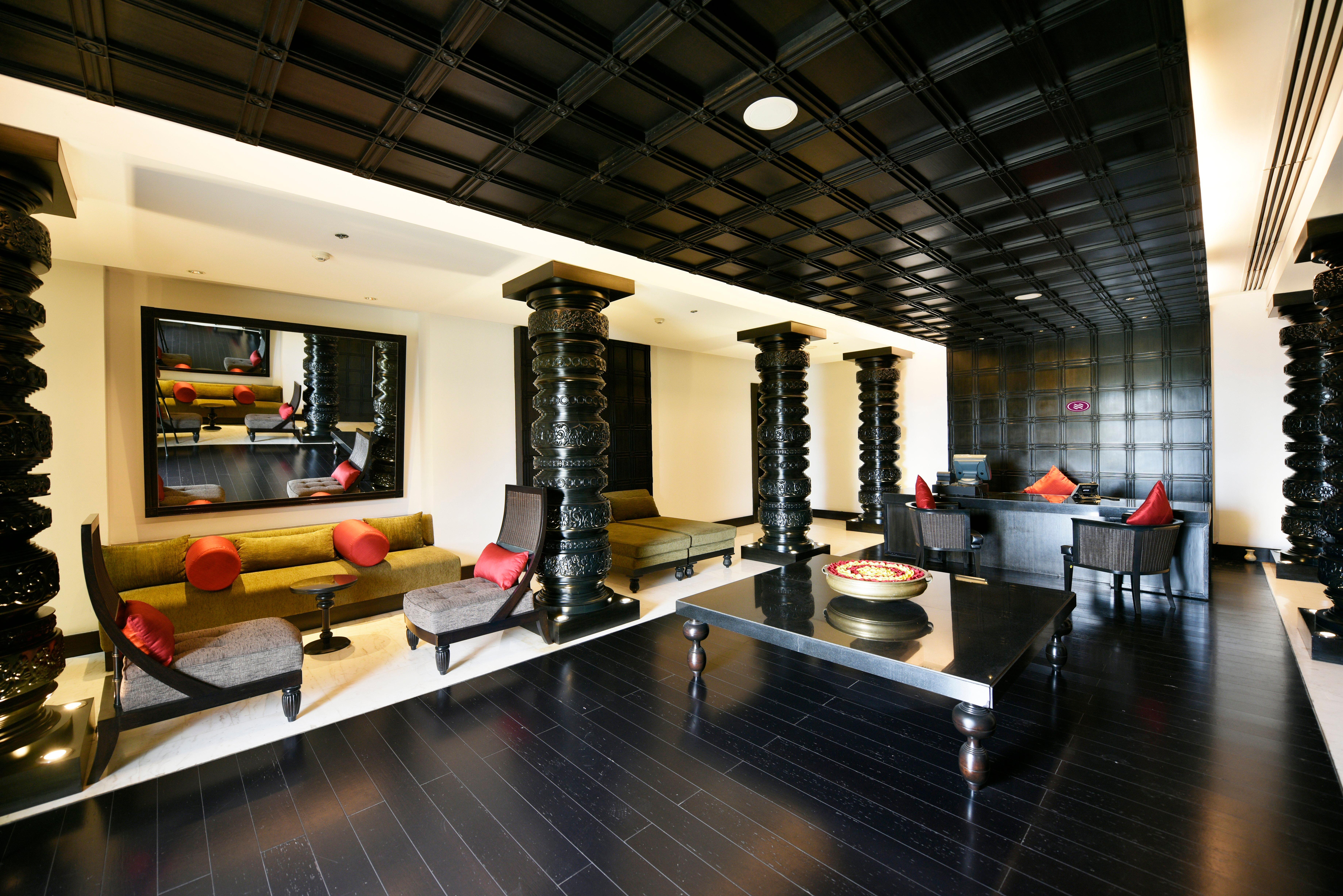 Crowne Plaza Kochi By Ihg Hotel Exterior photo The lobby of the Taj Bengal