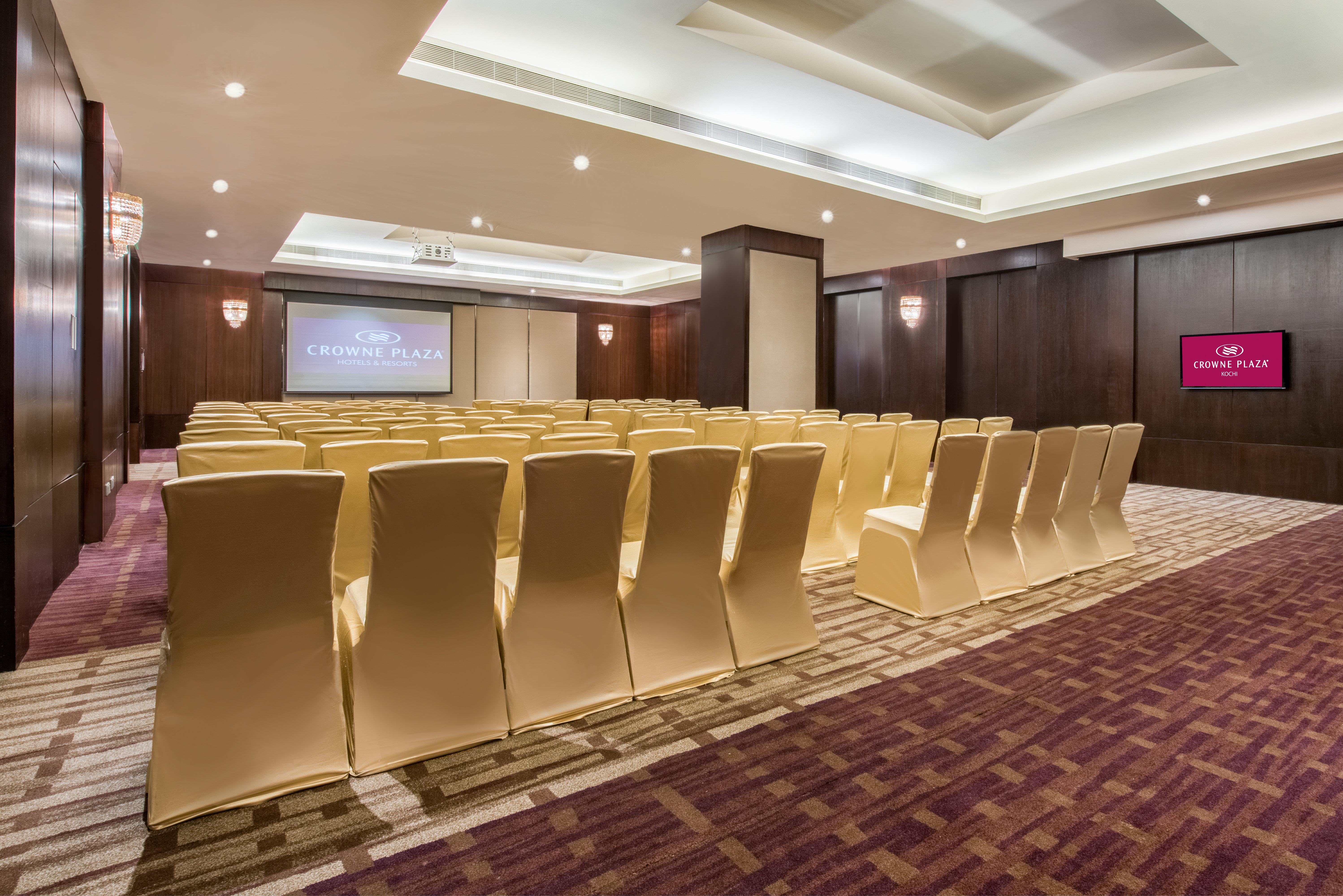 Crowne Plaza Kochi By Ihg Hotel Exterior photo Meeting room