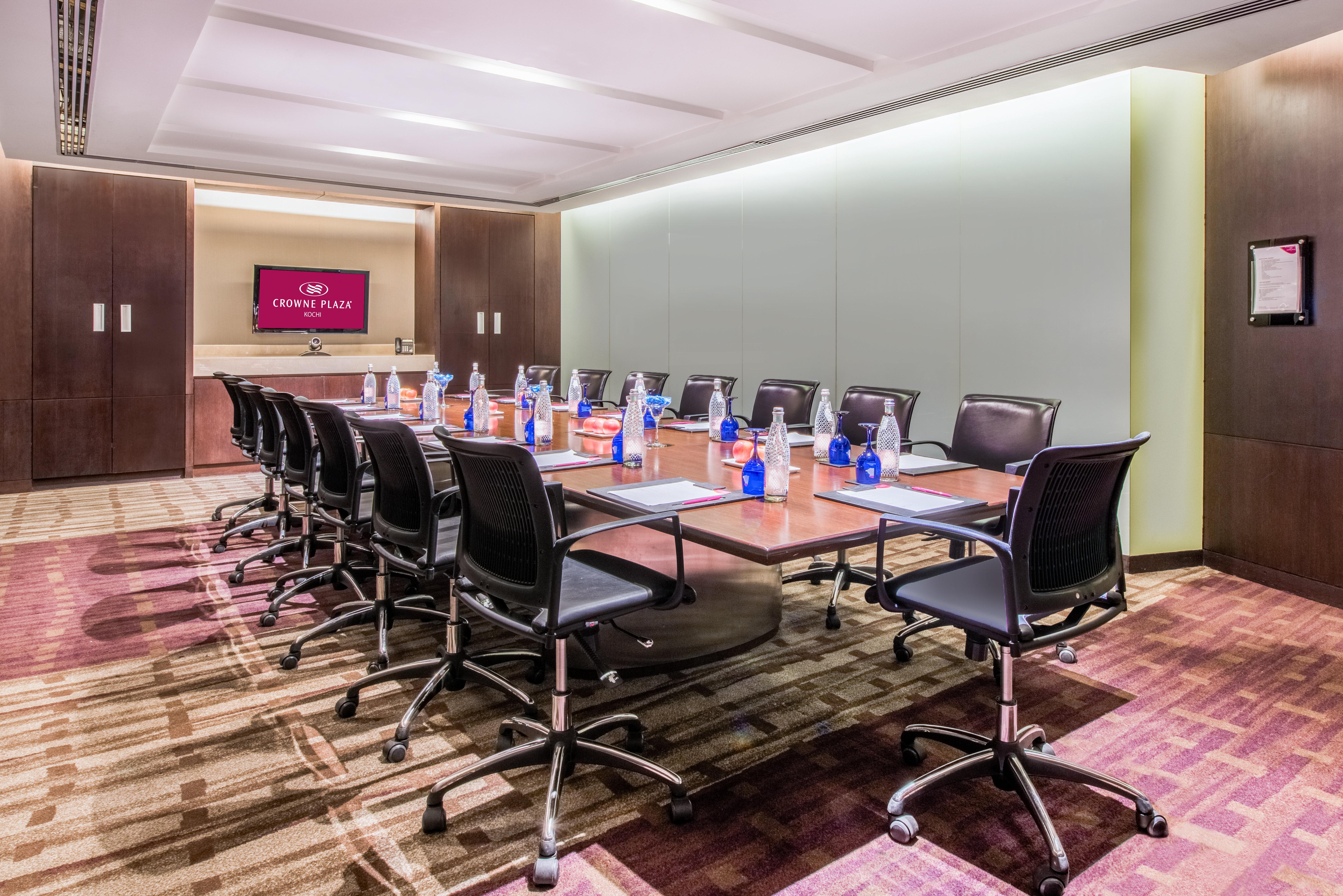 Crowne Plaza Kochi By Ihg Hotel Exterior photo Meeting room