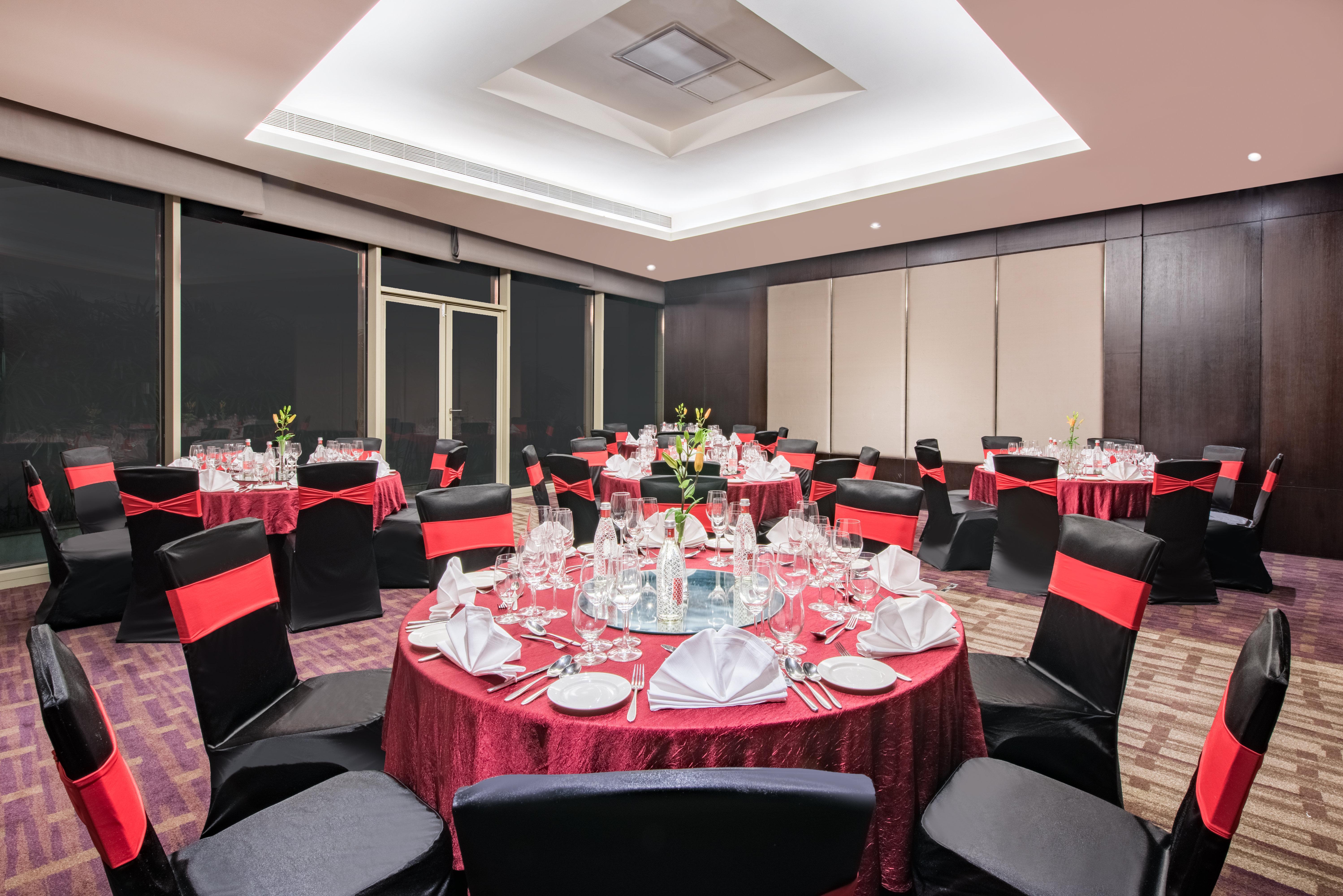 Crowne Plaza Kochi By Ihg Hotel Exterior photo The ballroom