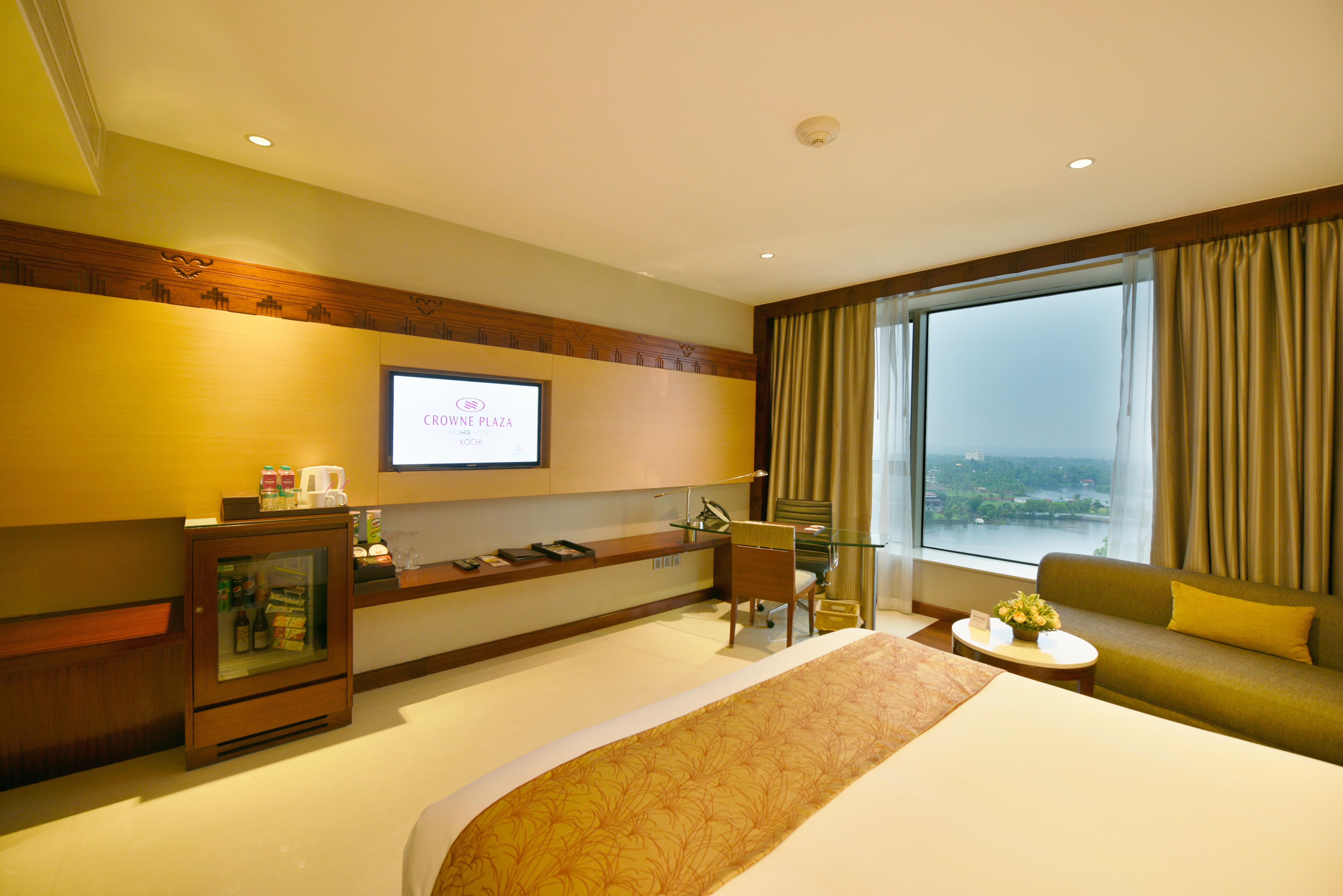 Crowne Plaza Kochi By Ihg Hotel Exterior photo Deluxe Room