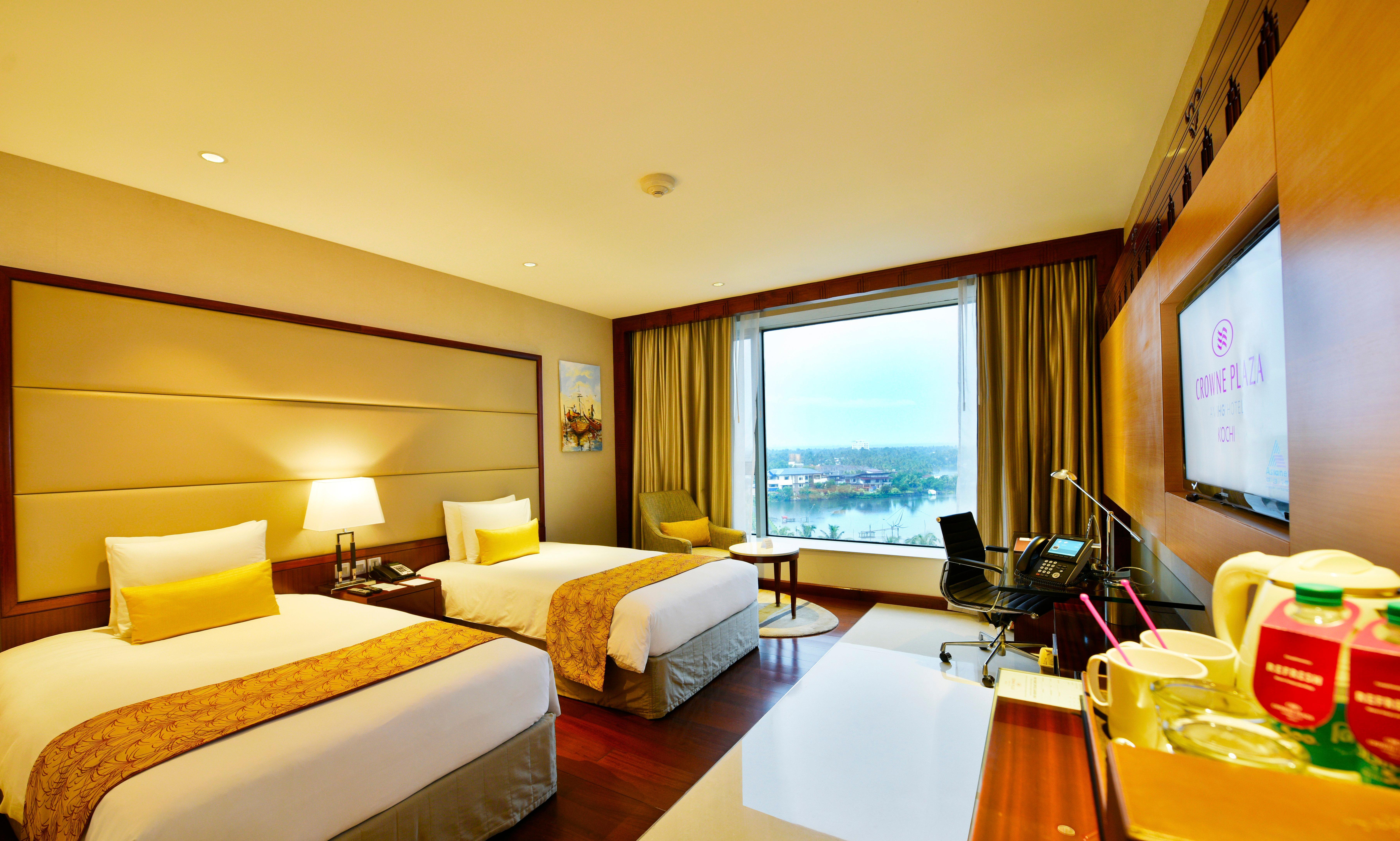 Crowne Plaza Kochi By Ihg Hotel Exterior photo Deluxe Room