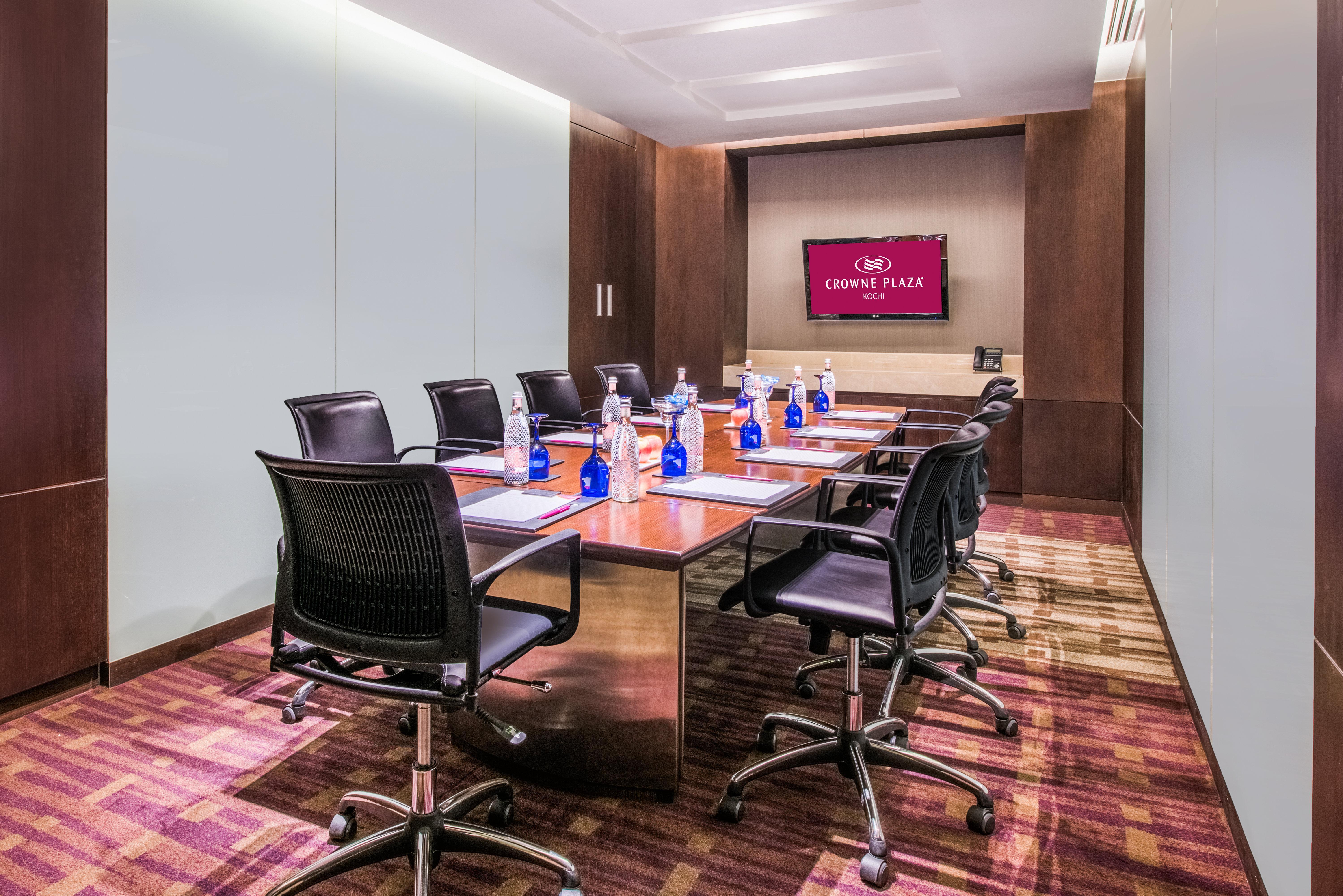 Crowne Plaza Kochi By Ihg Hotel Exterior photo Meeting room
