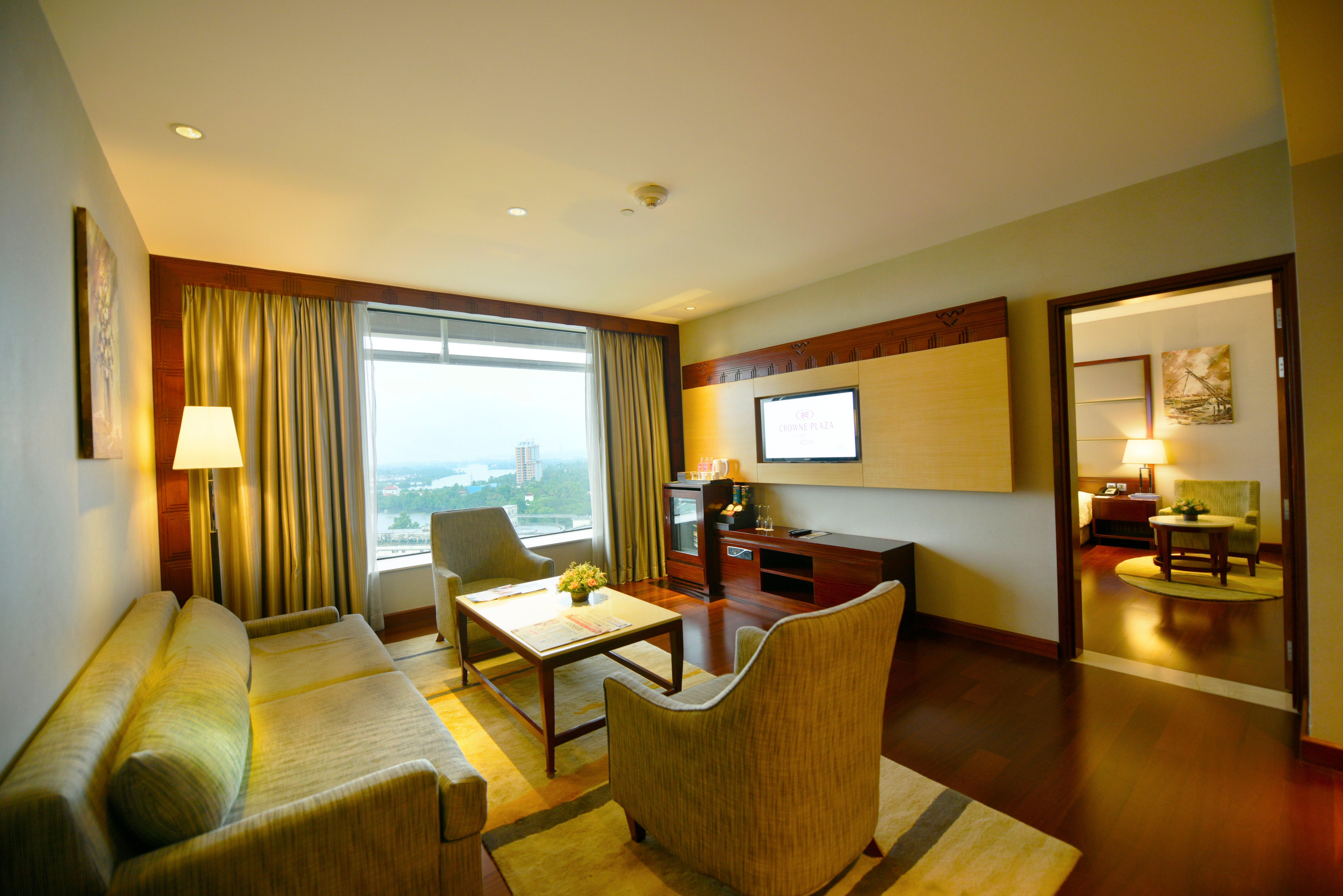 Crowne Plaza Kochi By Ihg Hotel Exterior photo A suite at the Taj Bengal