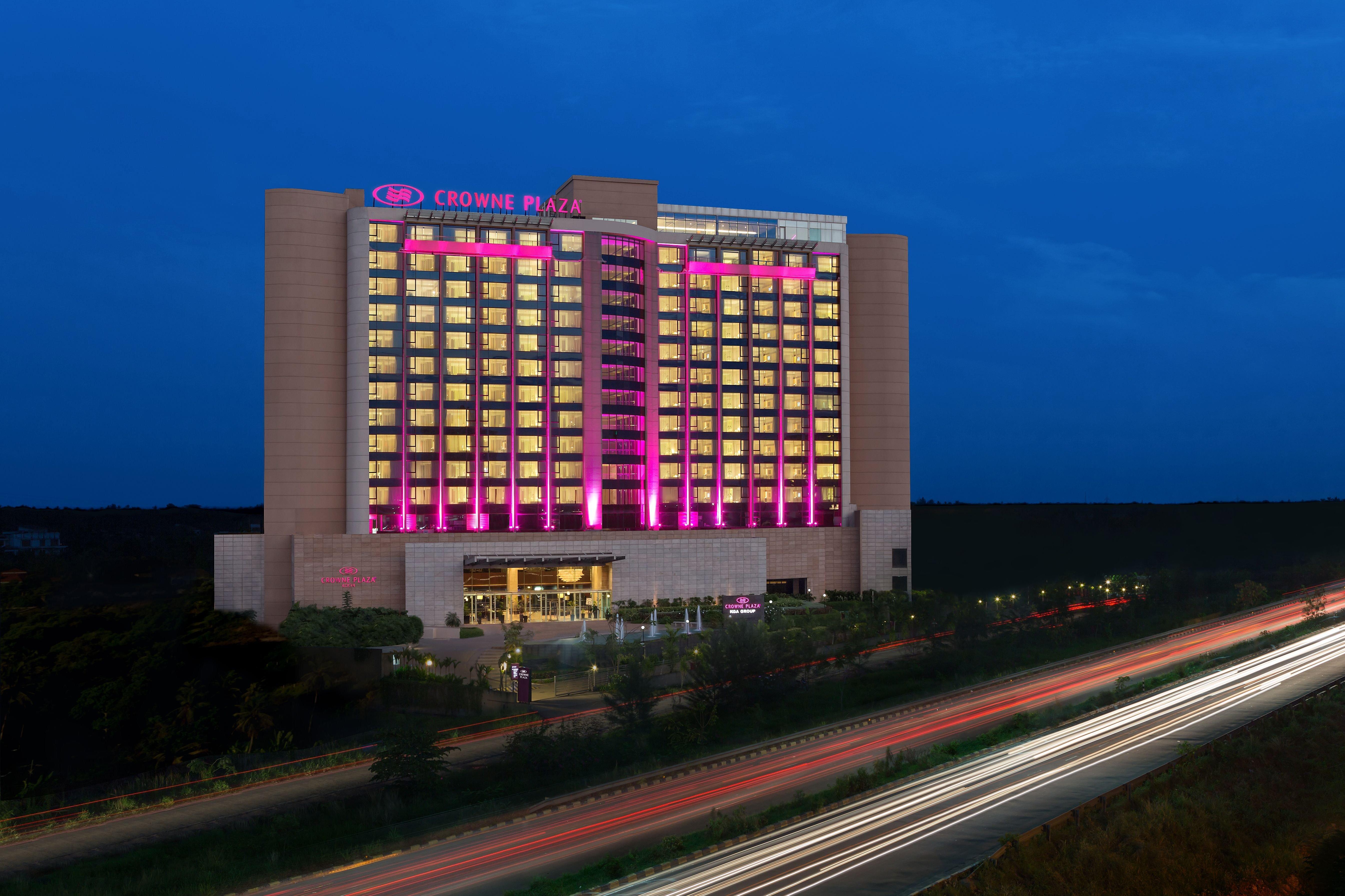 Crowne Plaza Kochi By Ihg Hotel Exterior photo CROWNE PLAZA
