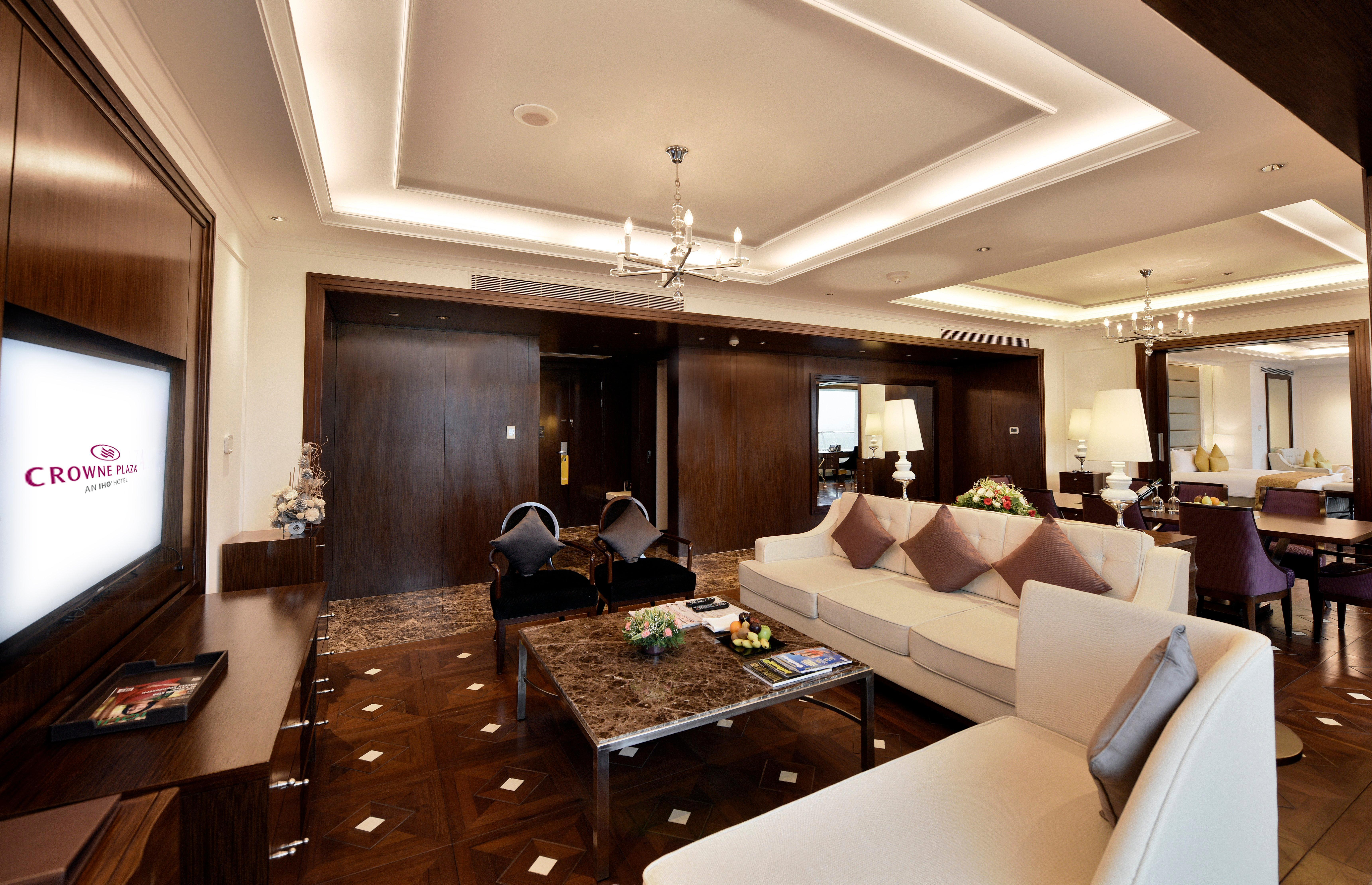 Crowne Plaza Kochi By Ihg Hotel Exterior photo The Royal Suite