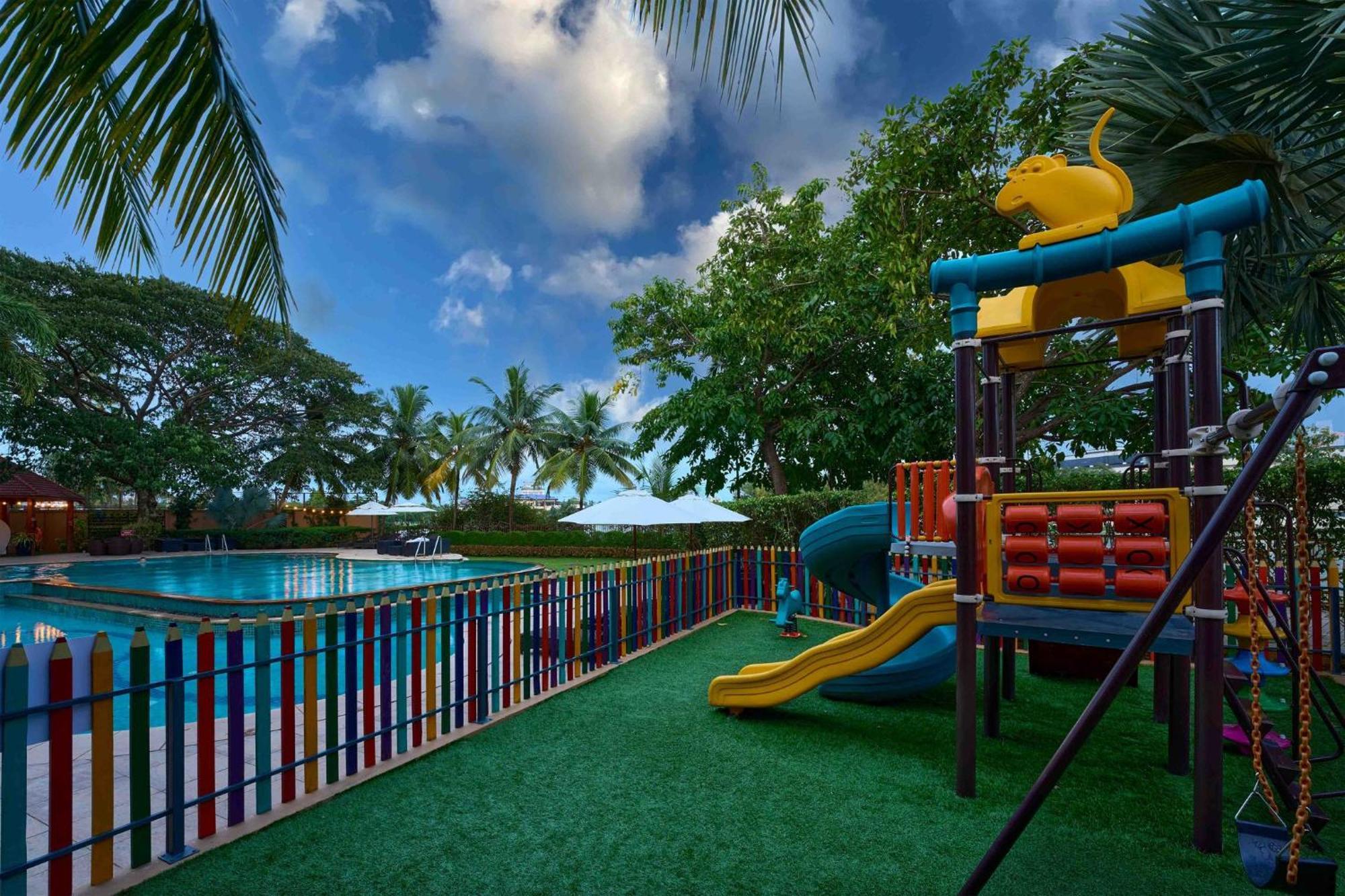 Crowne Plaza Kochi By Ihg Hotel Exterior photo Playground at the hotel
