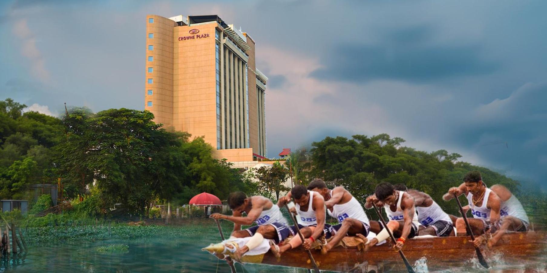 Crowne Plaza Kochi By Ihg Hotel Exterior photo The hotel in 2012