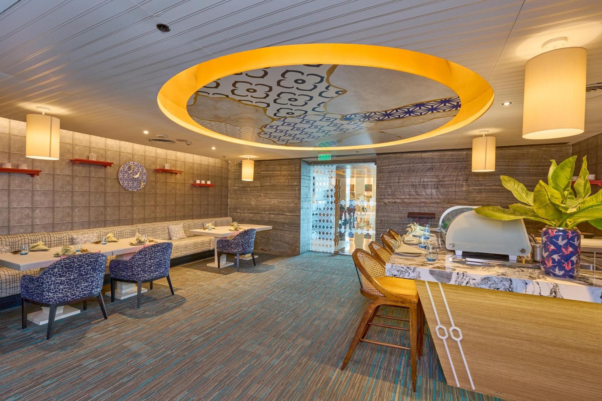 Crowne Plaza Kochi By Ihg Hotel Exterior photo The interior of the restaurant